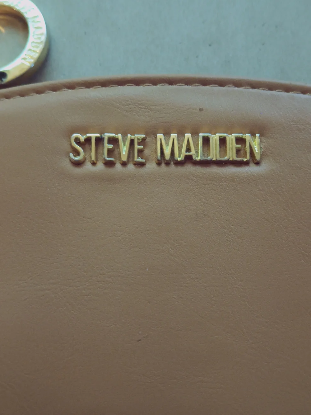 Steve Madden compact steve